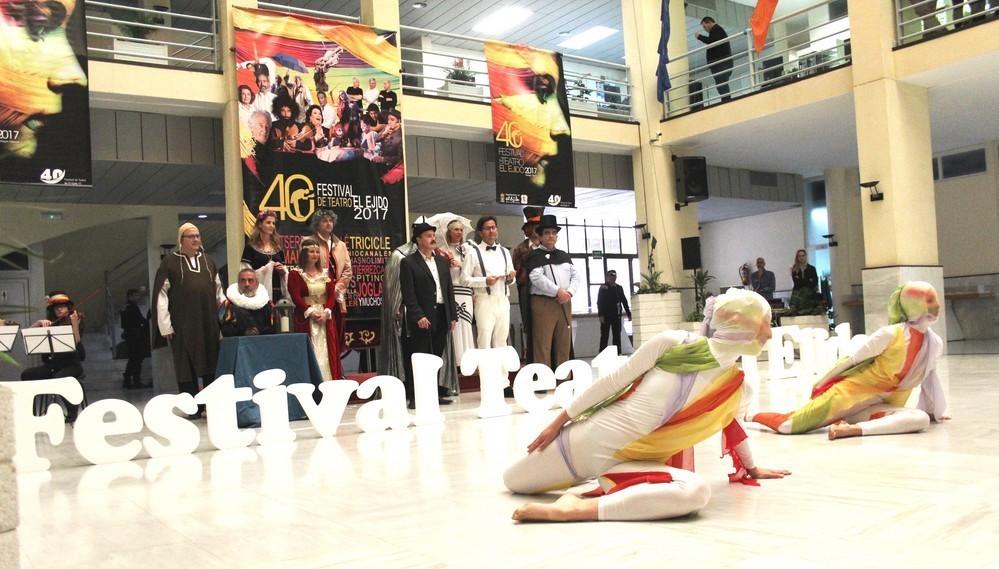 El Ejido se impregnará de animación y color este viernes con el gran pasacalles inaugural del 40 Festival de Teatro del que formarán parte cerca de un millar de personas