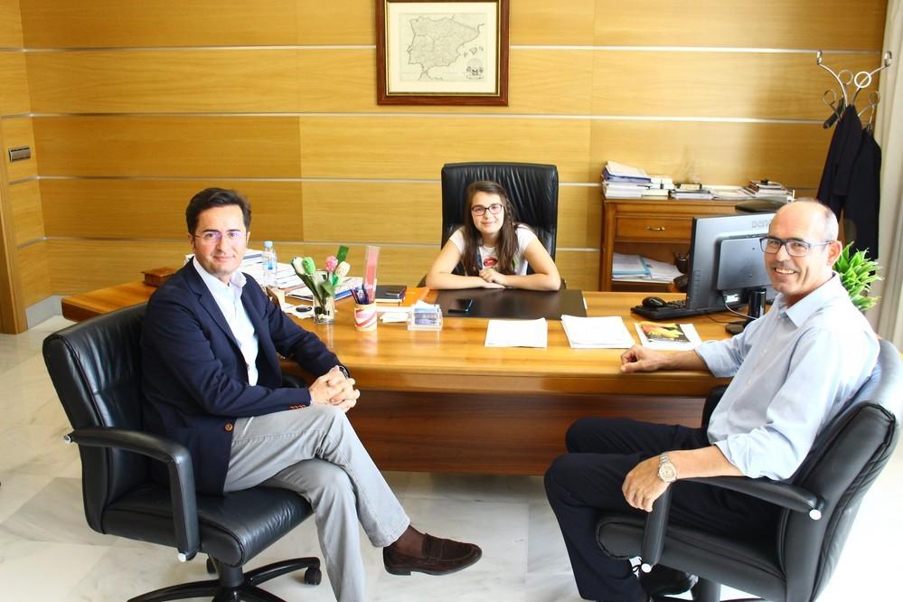 Kenia Moldaván se compromete como ‘alcaldesa por un día’ de Santa María del Águila a mejorar la calidad de vida de sus vecinos