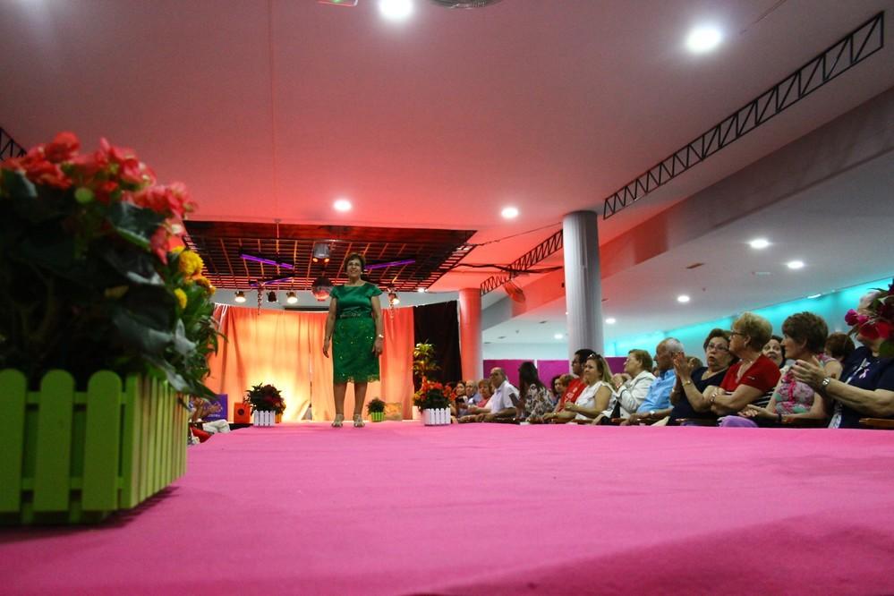 Los mayores ejidenses derrochan ‘glamour’ en el I Desfile de Moda organizado dentro de su Semana grande