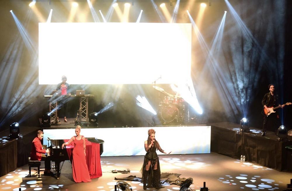 El ‘MUSIC HAS NO LIMITS’ levanta al público de sus asientos con un show único en el que se revivieron grandes éxitos de la música