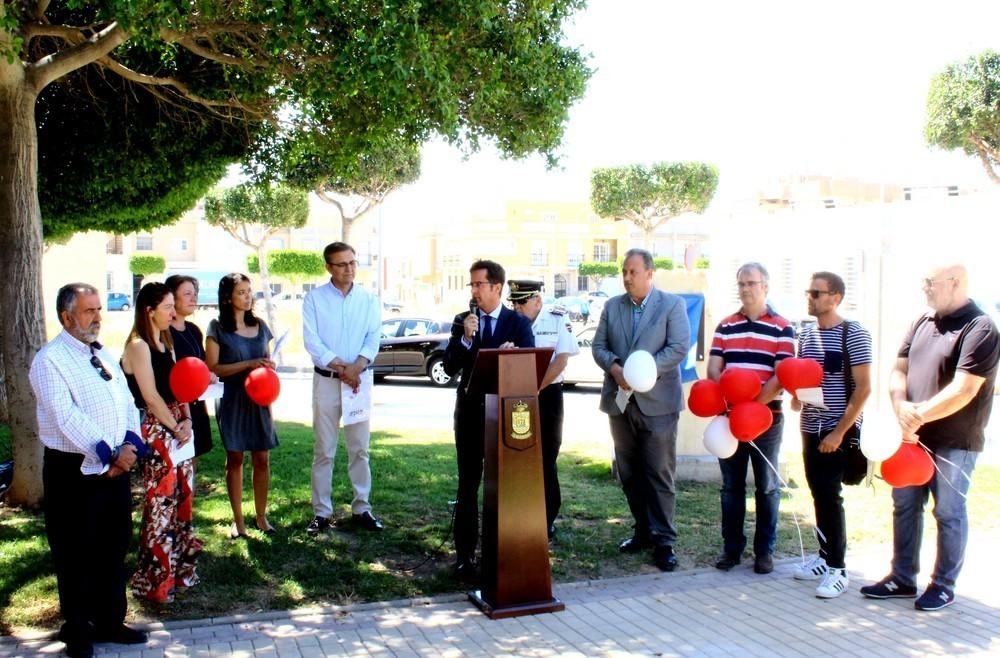 El Ejido rinde homenaje a los donantes de órganos con una plaza y un monolito que agradecen su generosidad al 'regalar' vida