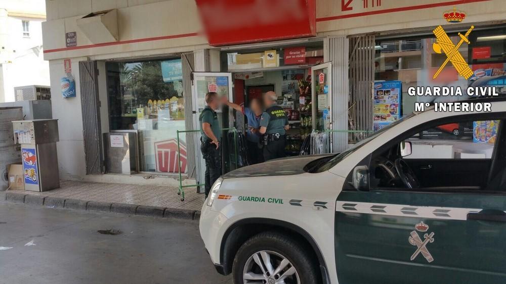 La Guardia Civil detiene al autor de un robo con intimidación en un establecimiento público de Roquetas de Mar