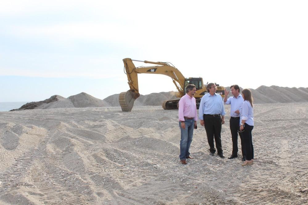 Ayuntamiento y Costas ya trabajan en la regeneración de la playa de Balerma tras el temporal de viento de los últimos días