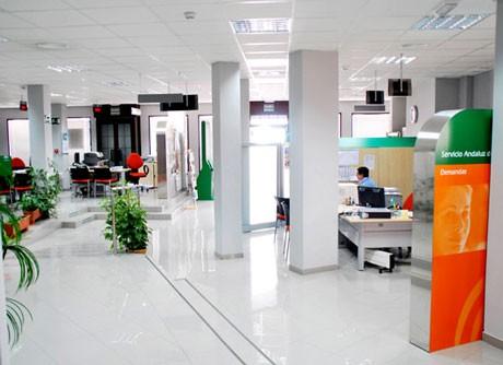 UGT Almería se moviliza en El Ejido para exigir soluciones inmediatas ante el colapso de las oficinas del SEPE