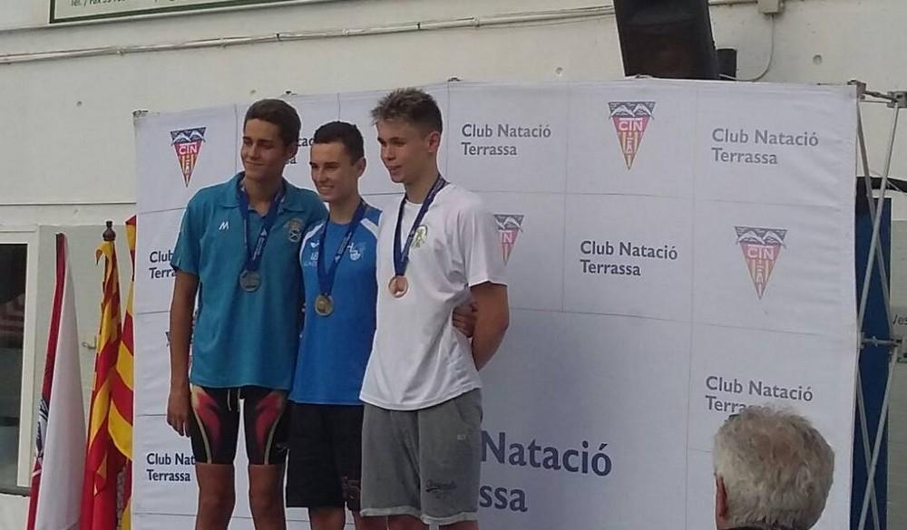 Manu Martos, campeón de España junior en 100 metros espalda