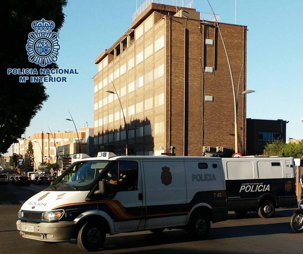 Detenida una mujer en Almería por apoderarse de 70 camisetas solidarias y 1.200 euros recaudados por la Asociación Almeriense de Fibrosis Quística