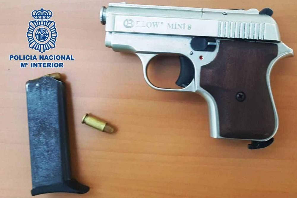 La Policía Nacional detiene a un menor que llevaba una pistola en Almería