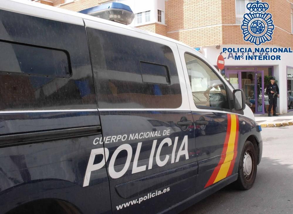 Detienen a dos menores por hurto de ropa en un comercio de El Ejido