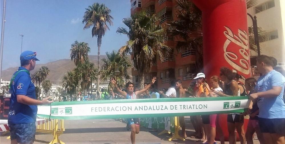 Cerca de 200 corredores participaron en el I Triatlón Ciudad de Adra y I Triatlón de la Mujer