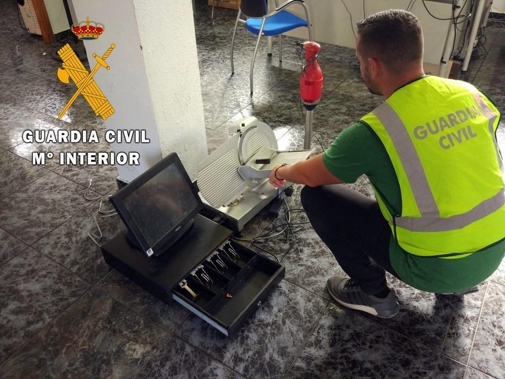 Detienen a dos personas por hurto en el Club Náutico de Almerimar