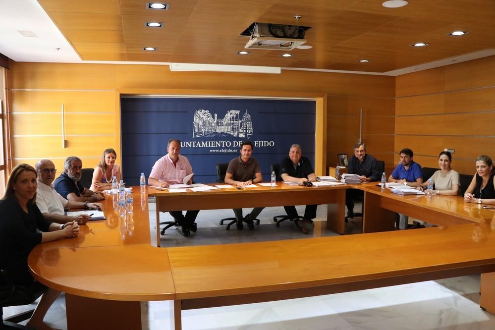 Una nueva partida presupuestaria de 98.000 euros permitirá seguir ayudando a familias con hijos en situación de vulnerabilidad
