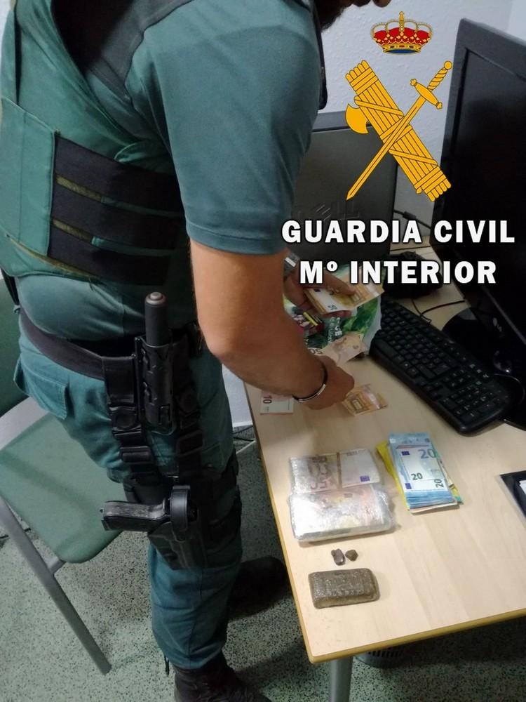 La Guardia Civil detiene a dos personas por un delito contra la salud pública en La Mojonera