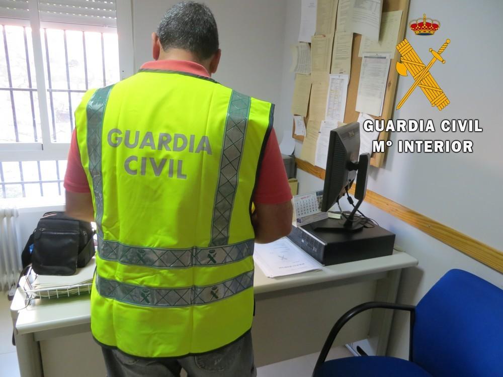 La Guardia Civil detiene en El Ejido a un ciudadano por estafa bancaria continuada