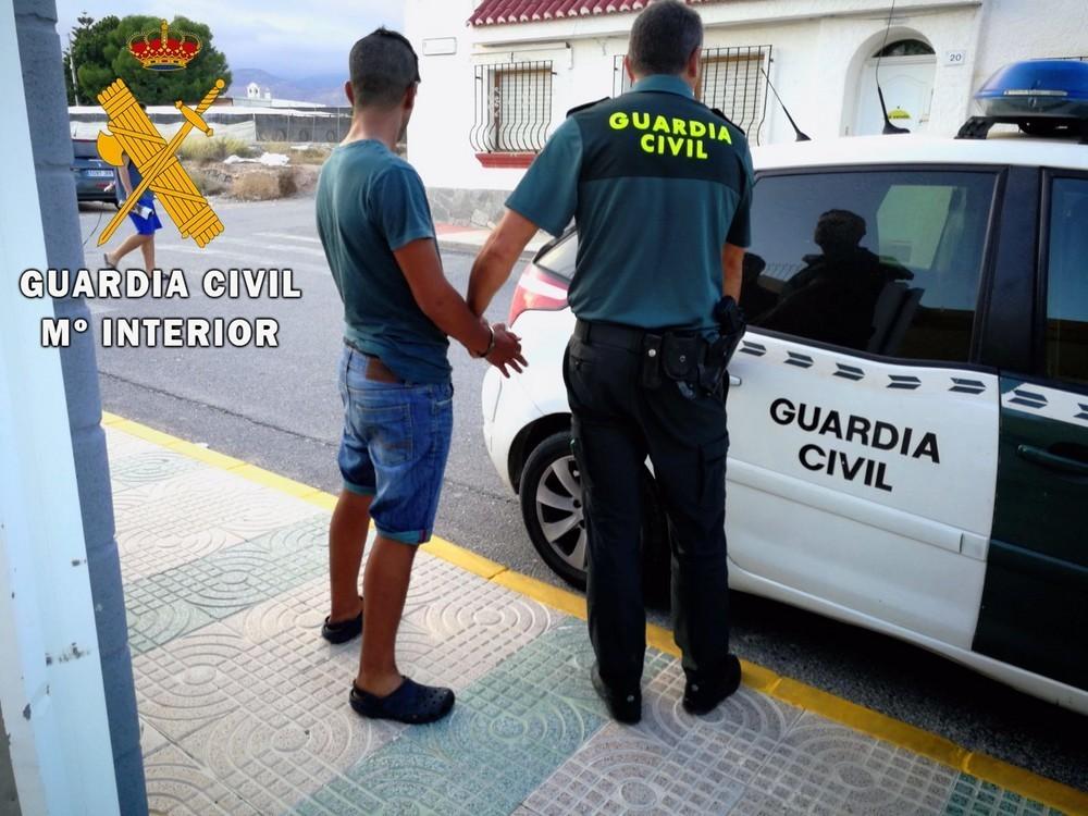 La Guardia Civil detiene a un joven por un delito de robo con violencia