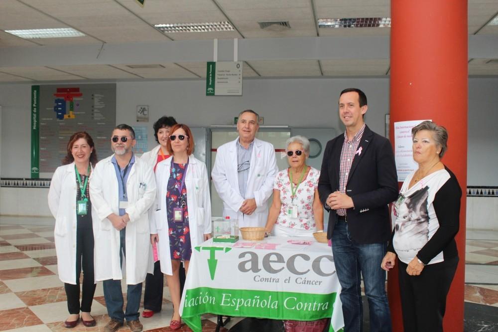 El Hospital de Poniente celebra el Día Mundial contra el Cáncer de Mama con actividades informativas y talleres