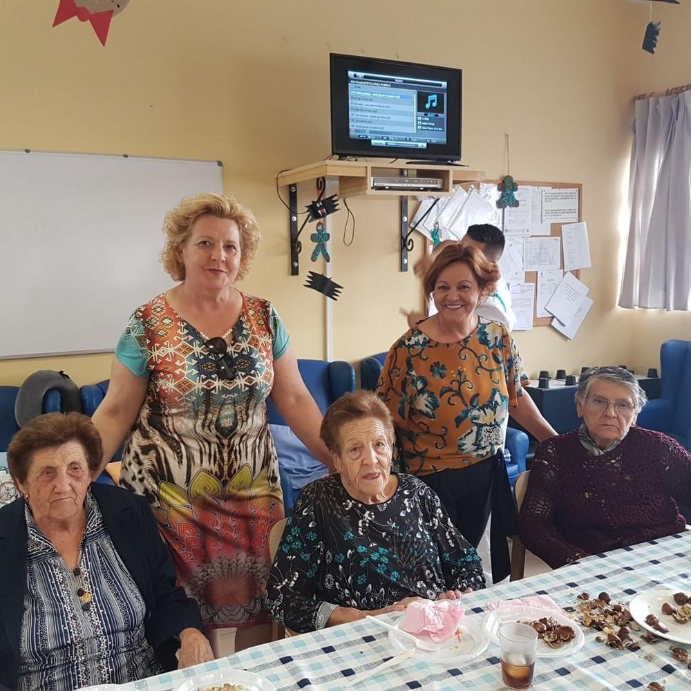 Usuarios de Estancias Diurnas de Las Cabañuelas celebran su fiesta de los frutos de otoño