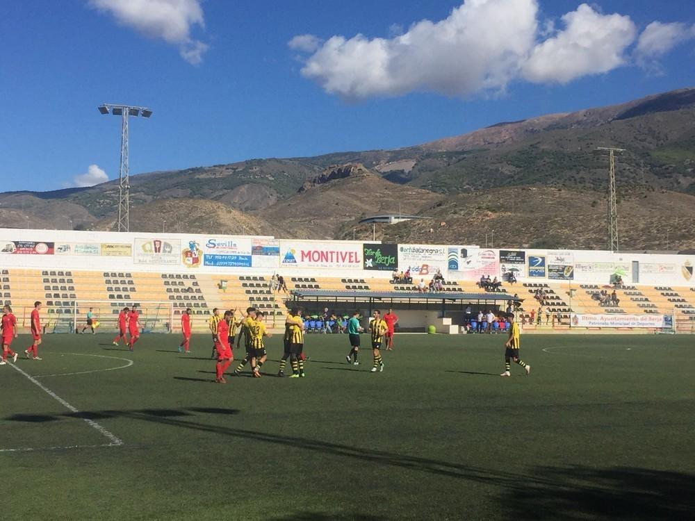 El Berja CF pierde frente al Estudiantes de Almería con un jugador menos