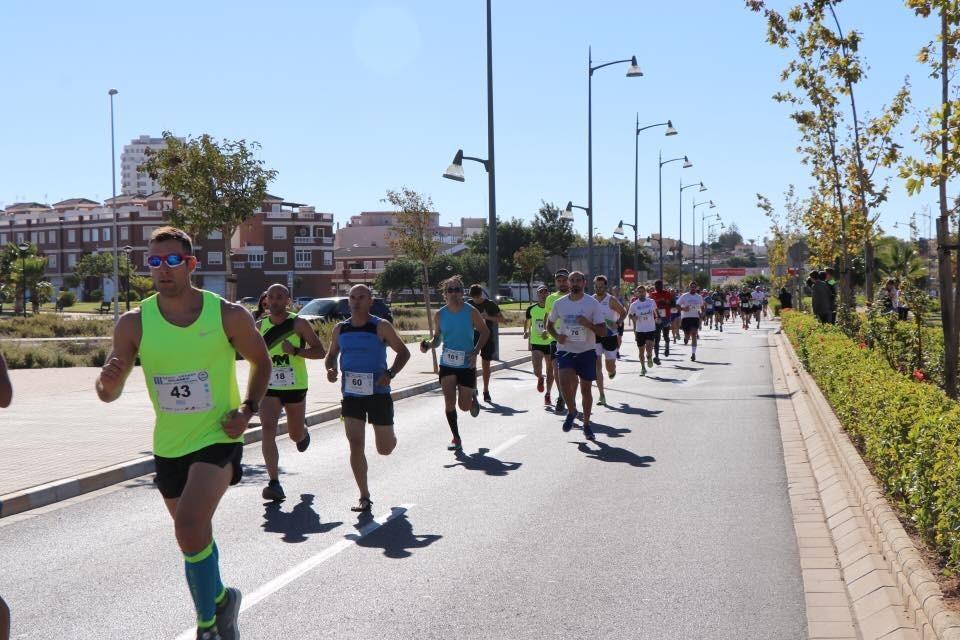 Paula Ramírez y Sergio Rodríguez, vencedores del III Cross Solidario Urbano Liceo Mediterráneo