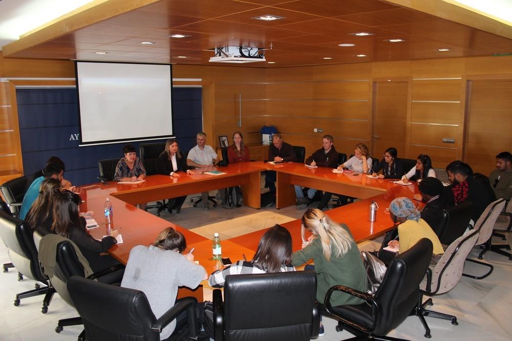 Una veintena de estudiantes ingleses visitan El Ejido para conocer todos los recursos turísticos y su competitiva agricultura
