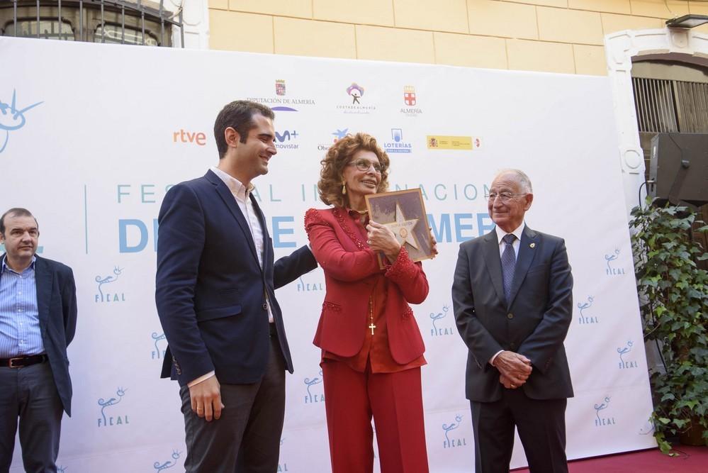 Almería se rinde a los encantos de la gran musa del cine europeo: Sophia Loren