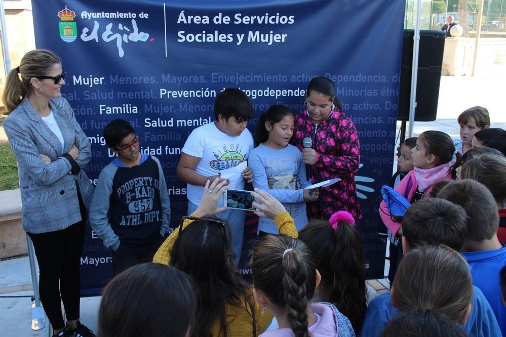 Un centenar de escolares celebran el Día del Gitano Andaluz con la lectura de un manifiesto, teatro y juegos de integración