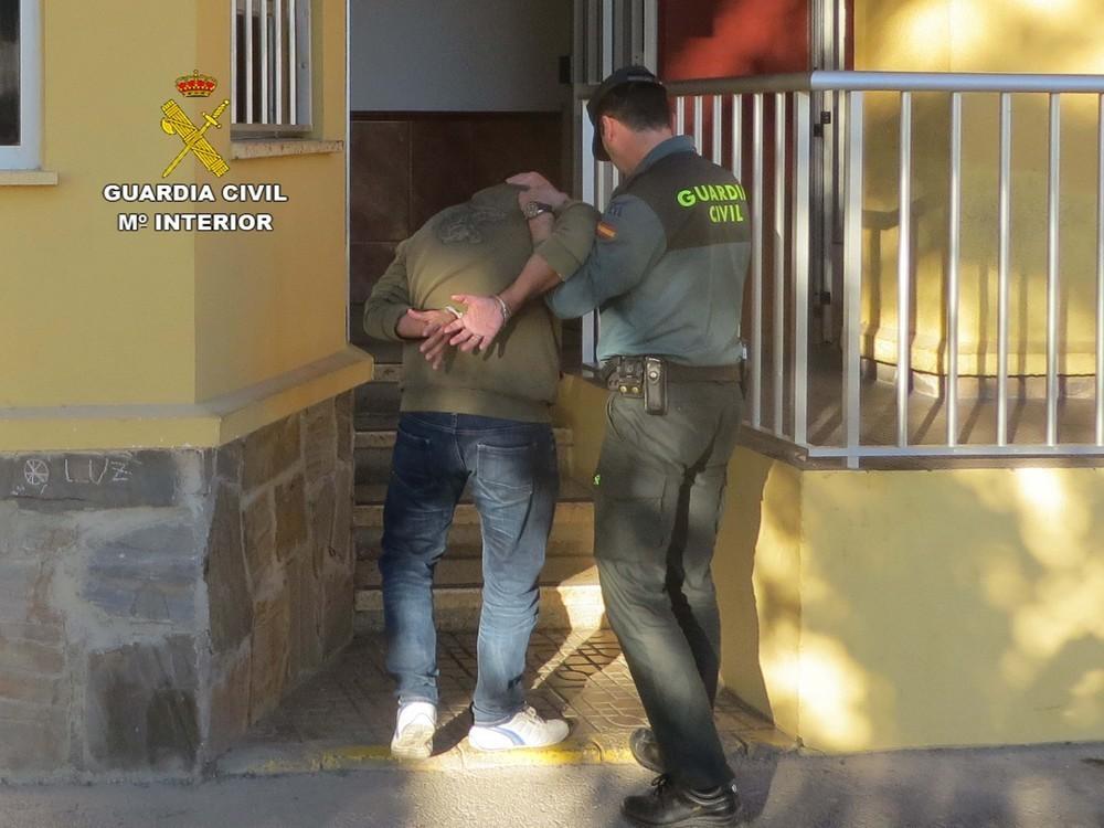 Detenido un vecino de Adra por atracar y amenazar con arma blanca a un menor de 13 años