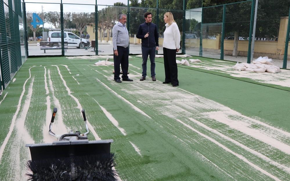 El Ayuntamiento de El Ejido mejora las cuatro pistas de pádel existentes junto al Pabellón Municipal de Deportes