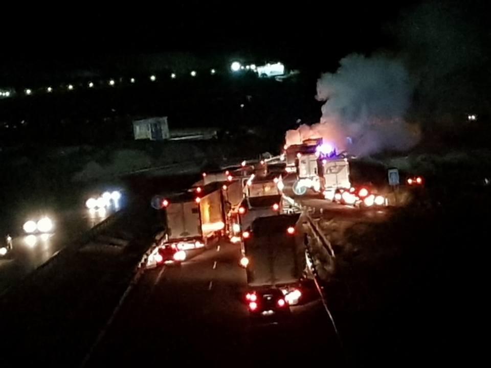 Arden tres turismos en un espectacular accidente en la Autovía A-7
