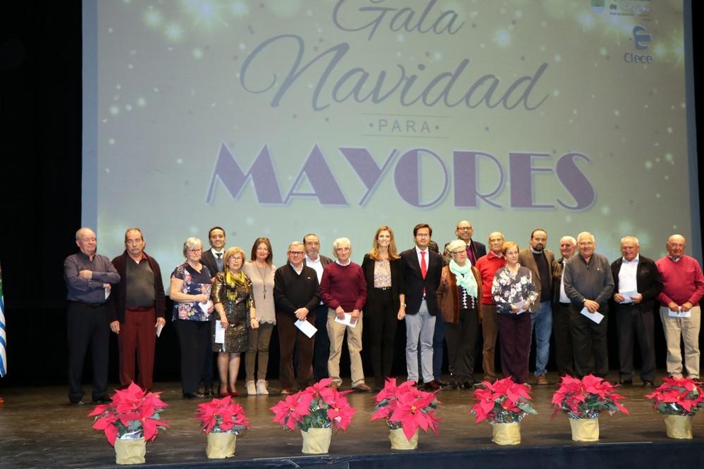 La 'Gala del Mayor' reúne a más de un millar de personas en una especial actividad navideña dedicada a este colectivo