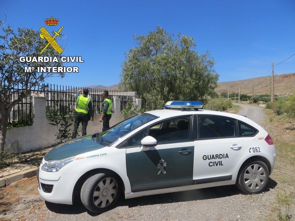 La Guardia Civil auxilia a una persona en peligro en Las Norias