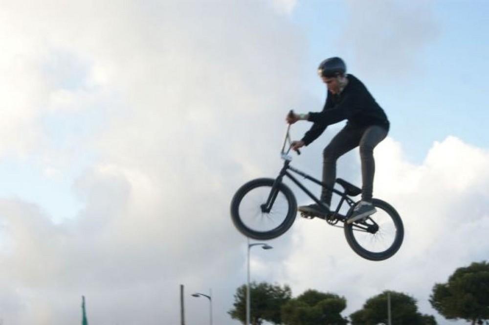 Una prueba popular y una exhibición profesional para el debut de BMX en Hip Hop Street de Vícar