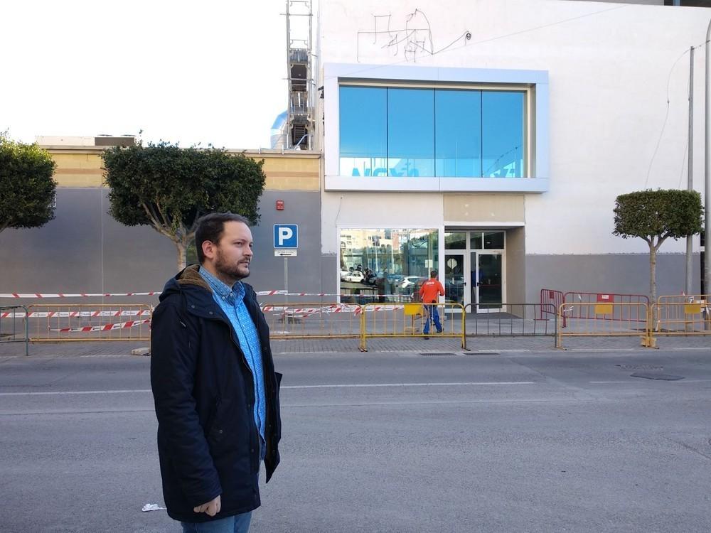 Izquierda Unida afirma que el Ayuntamiento de El Ejido remodela la Piscina Municipal para hacerla menos accesible
