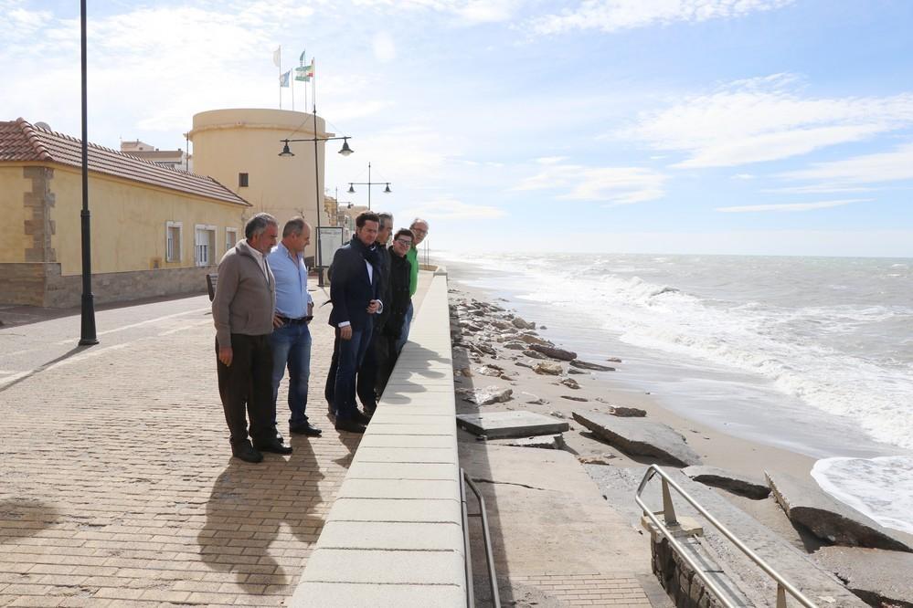 Góngora solicita a Costas un aporte urgente de arena en la Playa de Balerma