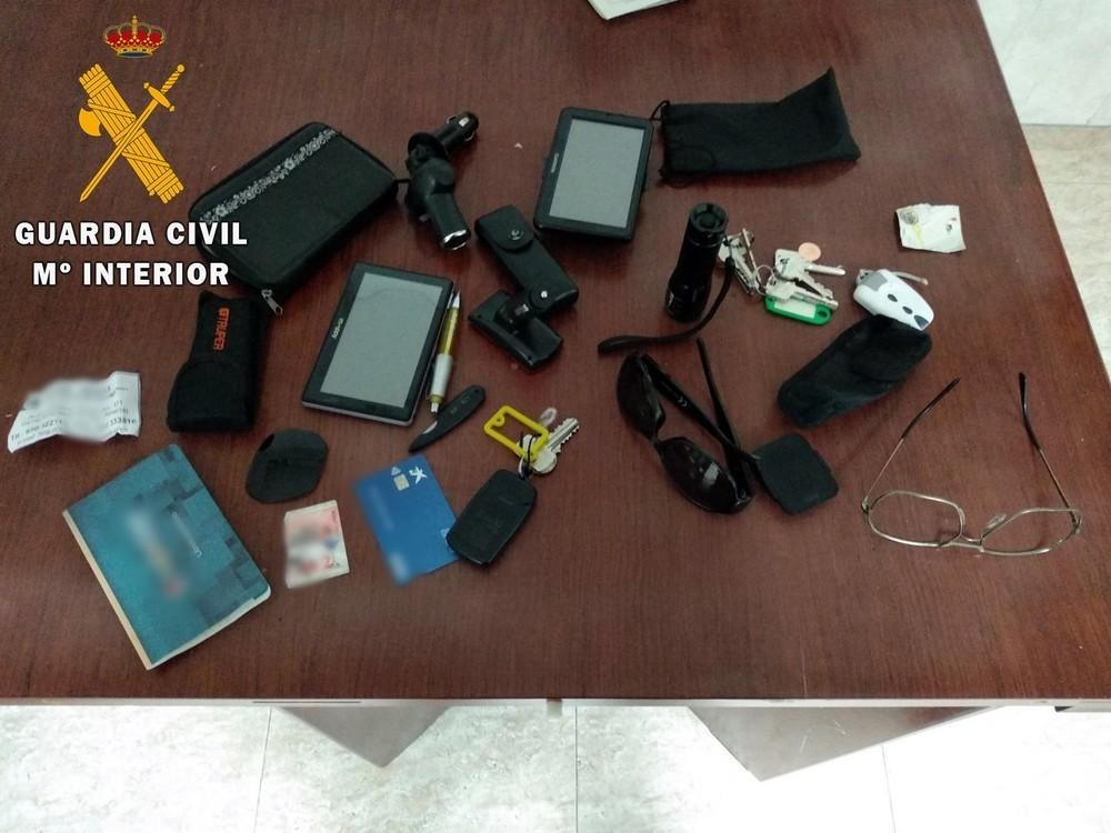 La Guardia Civil lleva a cabo la detención de dos personas y esclarece 8 sustracciones en interior de vehículo en Roquetas y Olula del Río