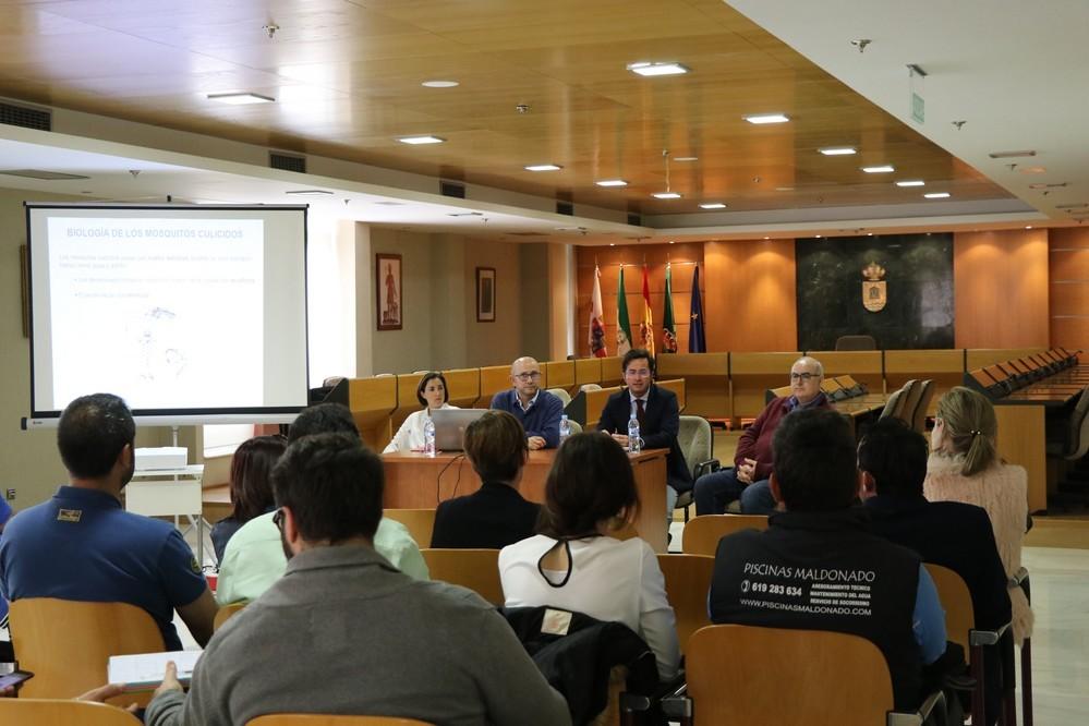El Gobierno local de El Ejido presenta su plan de actuación en control y vigilancia mosquitos a los vecinos