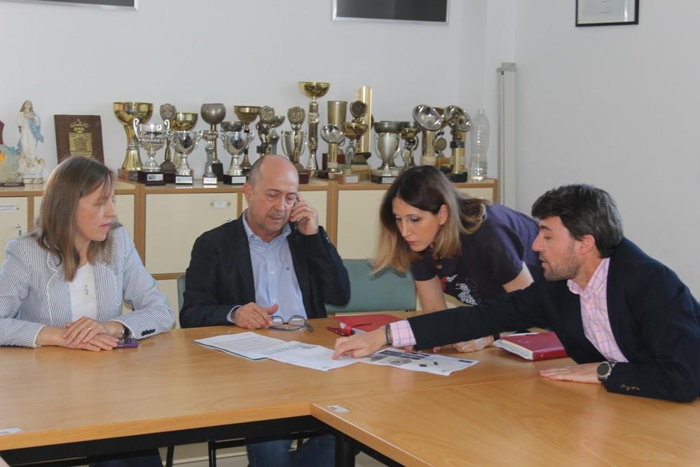 Ibáñez exige a la Junta soluciones inmediatas para evitar que los alumnos del CEIP de Almerimar se queden sin zonas comunes