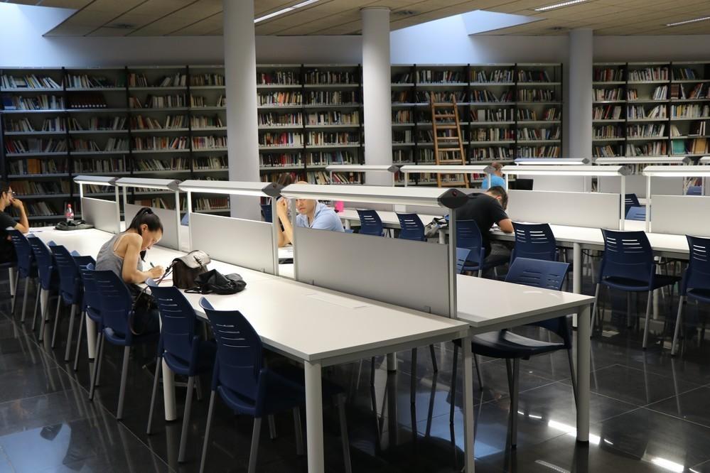 La Biblioteca de El Ejido abrirá también por la tarde los sábados 2, 9 y 16 de junio de cara a los exámenes y pruebas de Selectividad