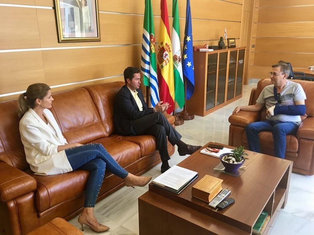 El alcalde se reúne con el presidente de ARPA y acuerdan estudiar elevar a Pleno una moción para homenajear a Pedro Altadill