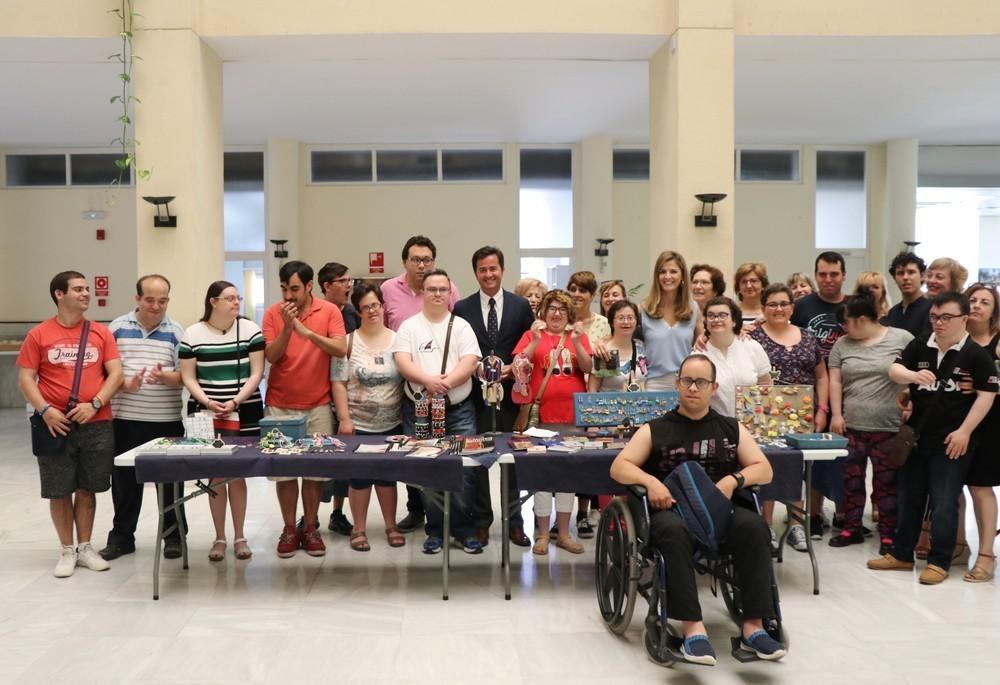 Los usuarios de ‘Activa Tu Ocio y Di Capacitados’ exponen los trabajos que han realizado durante el curso escolar