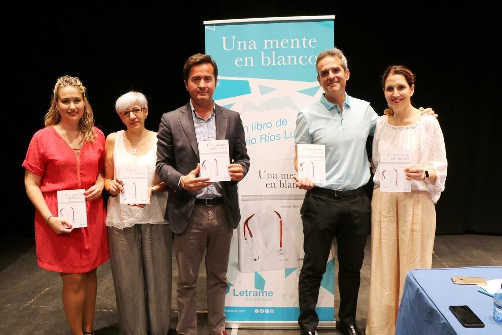 El traumatólogo Antonio Ríos presenta en El Ejido su nueva novela