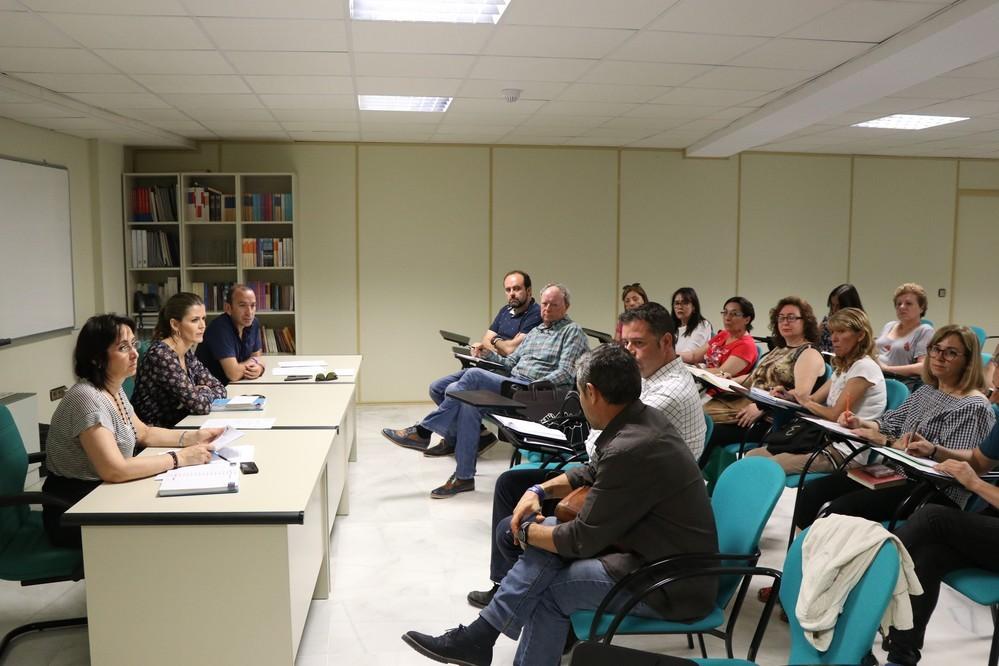 La Mesa de Trabajo Discapacidad y Ocio analiza el importante avance de El Ejido en los últimos años en materia de accesibilidad de playas