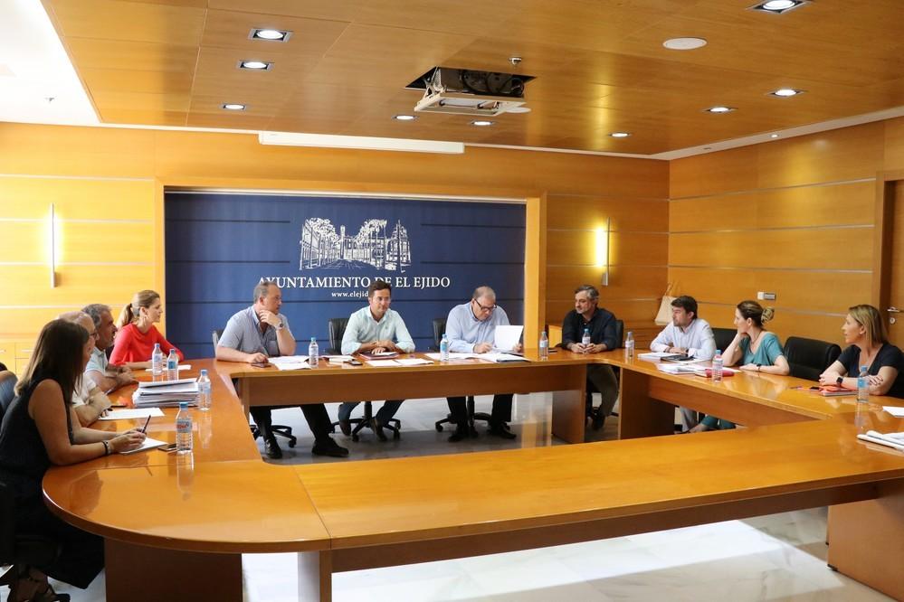 El Ayuntamiento de El Ejido atiende en el último año a 270 familias con 591 menores a través del Programa de Ayudas Económico Familiares