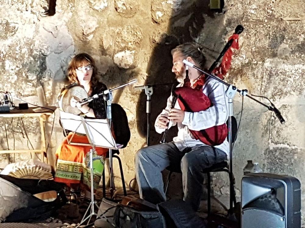 Microteatro, improvisación, flamenco, música tradicional, performance y danza aérea en el Encuentro de Teatro Breve
