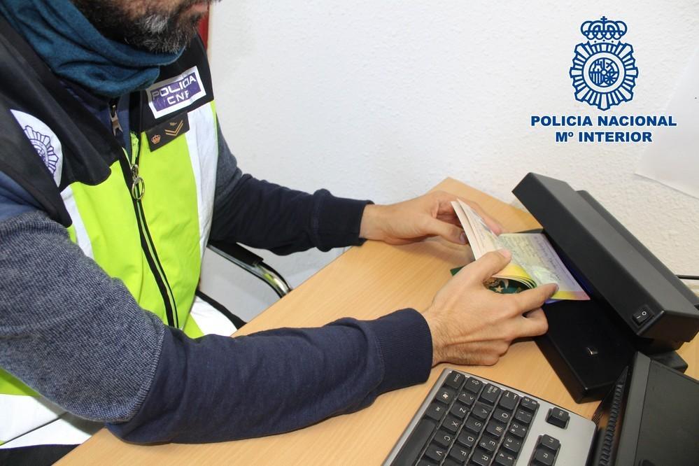 La Policía Nacional desarticula una red de matrimonio de conveniencia y detiene a más de 30 personas