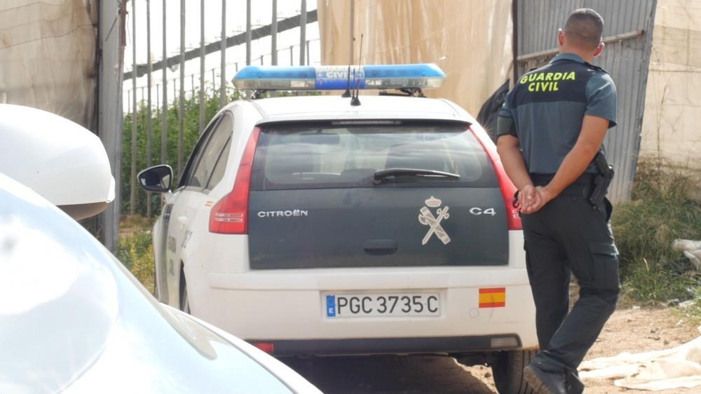 Detenido por agredir a un menor y a una mujer al intentar robarles en su vivienda