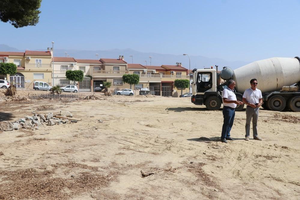 En marcha las obras de reconversión de la Plaza García Lorca en un gran parque público para uso infantil y deportivo