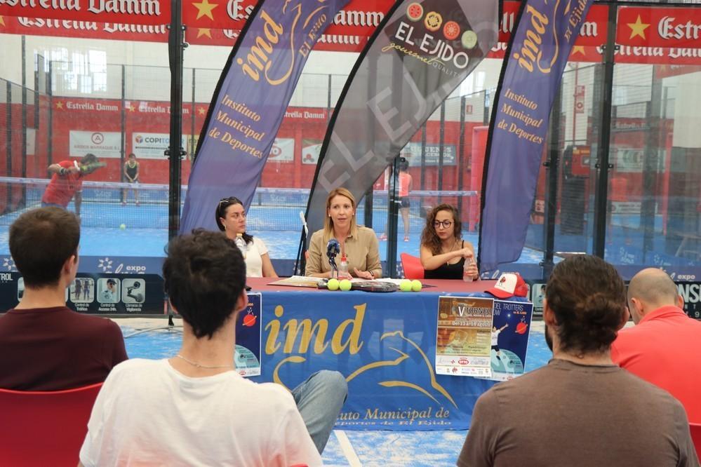 Deporte y solidaridad se dan la mano durante las vacaciones de verano en el ‘V Torneo Pádel Indoor El Ejido’