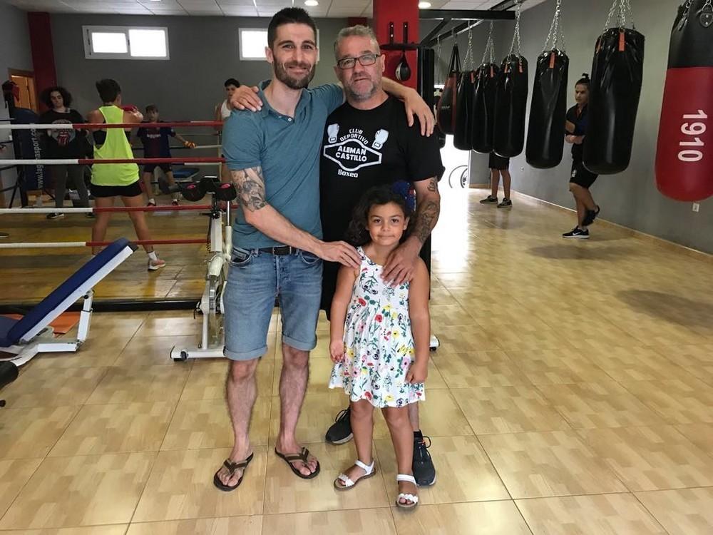 El Club de Boxeo de Alberto Alemán recibe al campeón roquetero José Sánchez