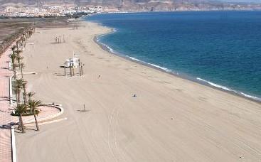 Hallado el cuerpo sin vida de una persona en la playa de Las Salinas en Roquetas de Mar