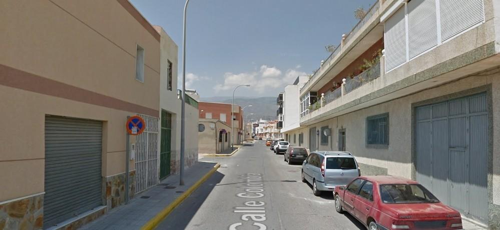 Un herido al chocar una moto y un coche en El Ejido
